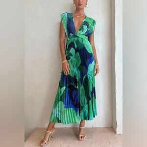 Margovil V Neck Waisted Back Cut Out Printed Maxi Pleated Dress Size Small